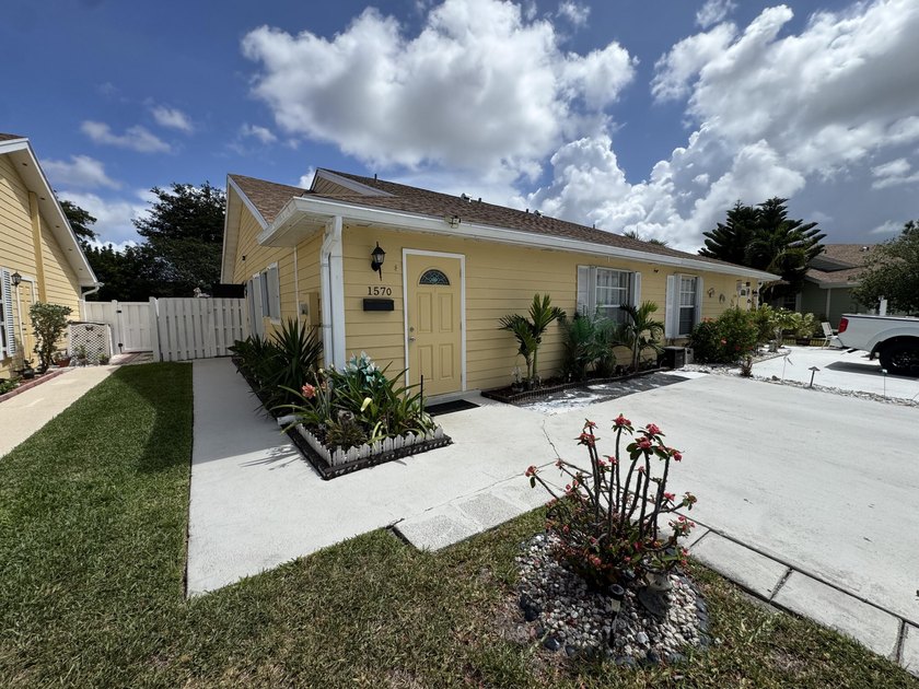 Location, Location....Seller is giving 3% towards buyers closing - photo 4