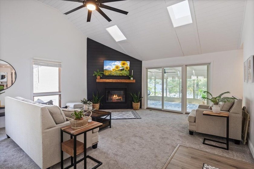 You'll fall in love with this beautifully remodeled, furnished - photo 7