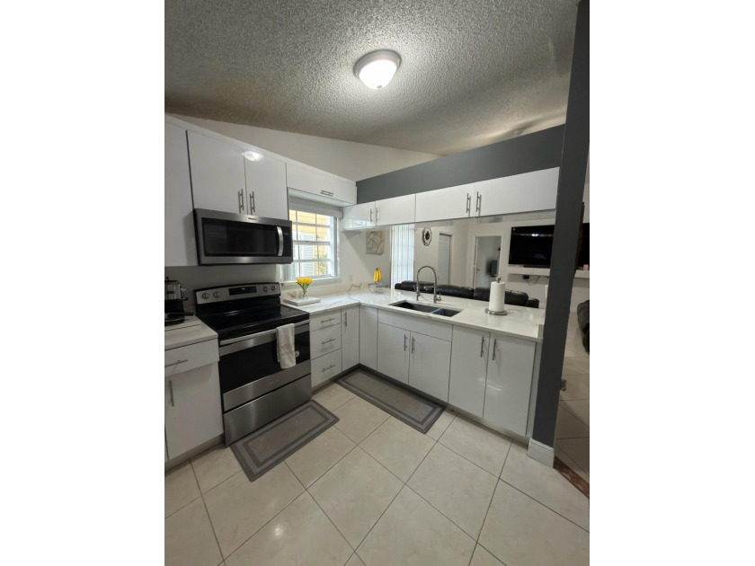 Location, Location....Seller is giving 3% towards buyers closing - photo 7