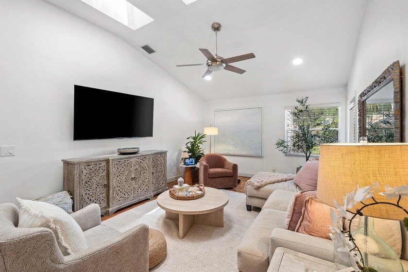 Stunning renovated 2BR/2BA condo in the heart of Boca Raton - photo 11