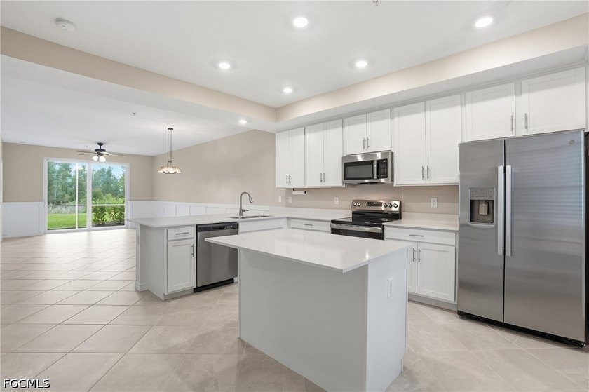 MOTIVATED SELLER'S NEW PRICE! Welcome to this beautifully - photo 4