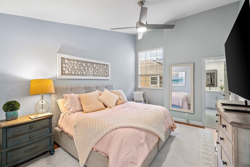 Stunning renovated 2BR/2BA condo in the heart of Boca Raton - photo 18