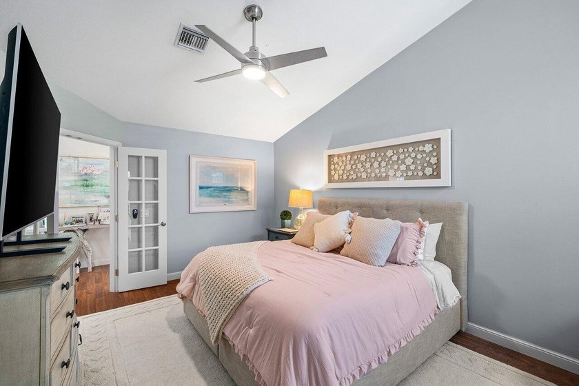 Stunning renovated 2BR/2BA condo in the heart of Boca Raton - photo 19