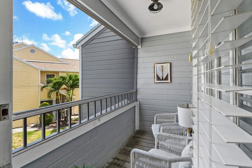 Stunning renovated 2BR/2BA condo in the heart of Boca Raton - photo 25