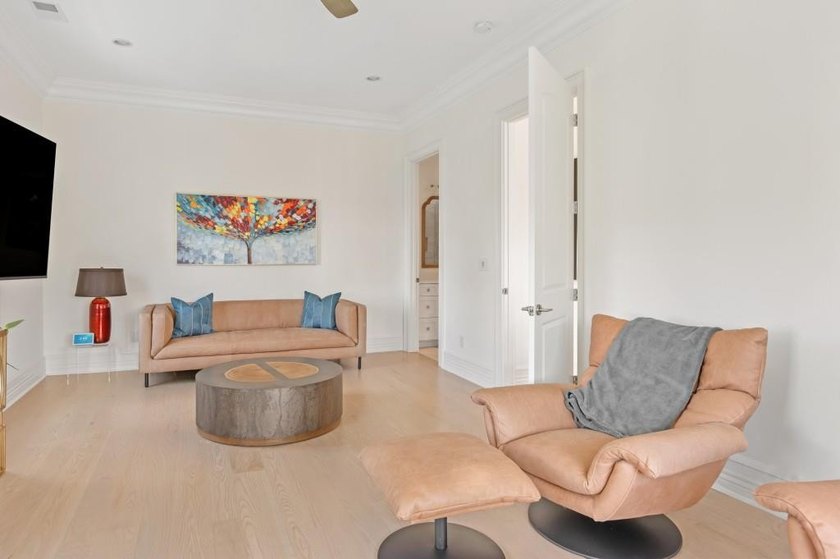 Impeccably maintained home that embodies luxurious finishes - photo 34