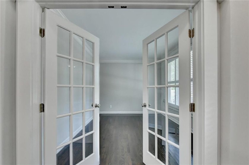 GORGEOUS move-in-ready home, ORIGINAL JOHN WEILAND FLOORPLAN - photo 11