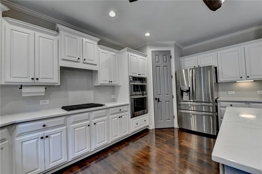 GORGEOUS move-in-ready home, ORIGINAL JOHN WEILAND FLOORPLAN - photo 24