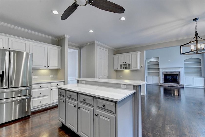 GORGEOUS move-in-ready home, ORIGINAL JOHN WEILAND FLOORPLAN - photo 27