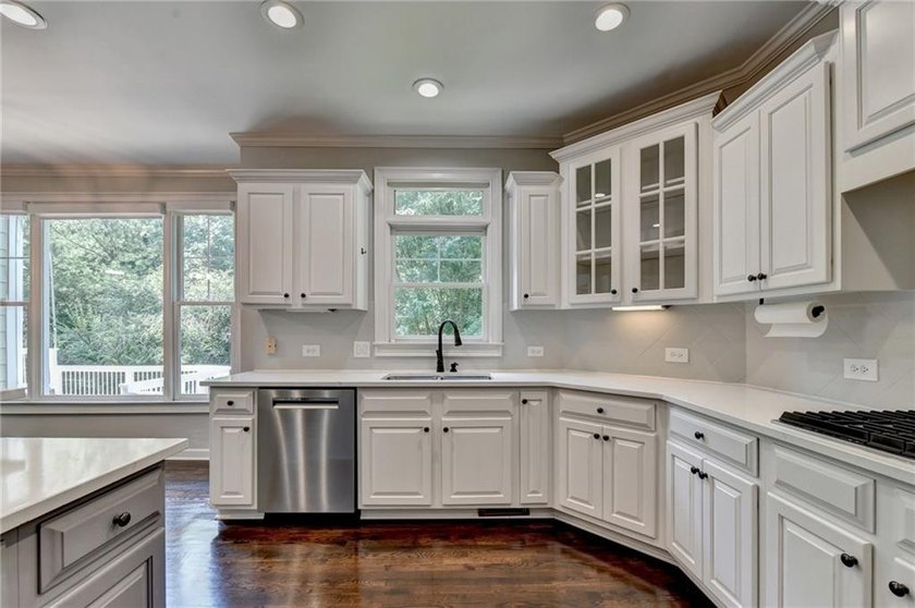 GORGEOUS move-in-ready home, ORIGINAL JOHN WEILAND FLOORPLAN - photo 29