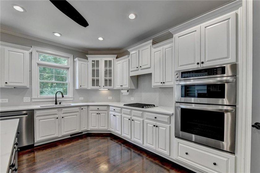 GORGEOUS move-in-ready home, ORIGINAL JOHN WEILAND FLOORPLAN - photo 31