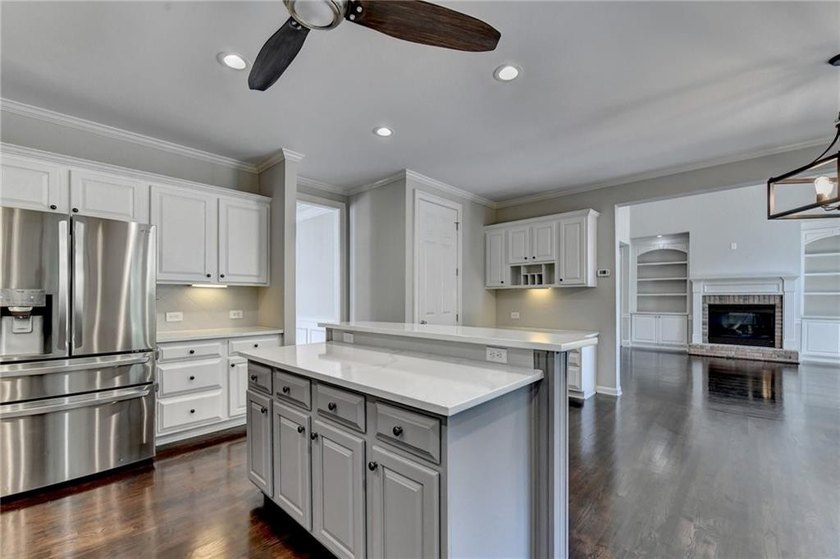 GORGEOUS move-in-ready home, ORIGINAL JOHN WEILAND FLOORPLAN - photo 32