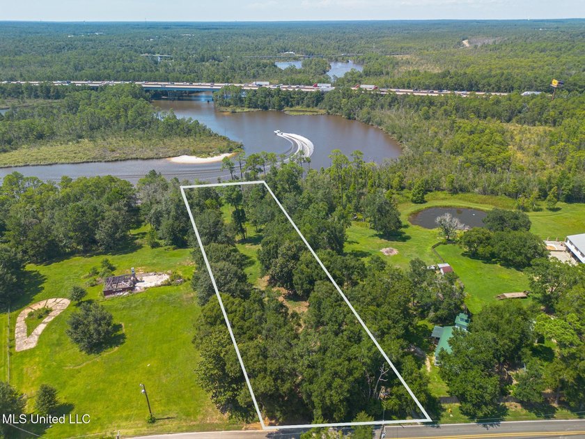 This prime Biloxi River property offers a rare opportunity to - photo 2