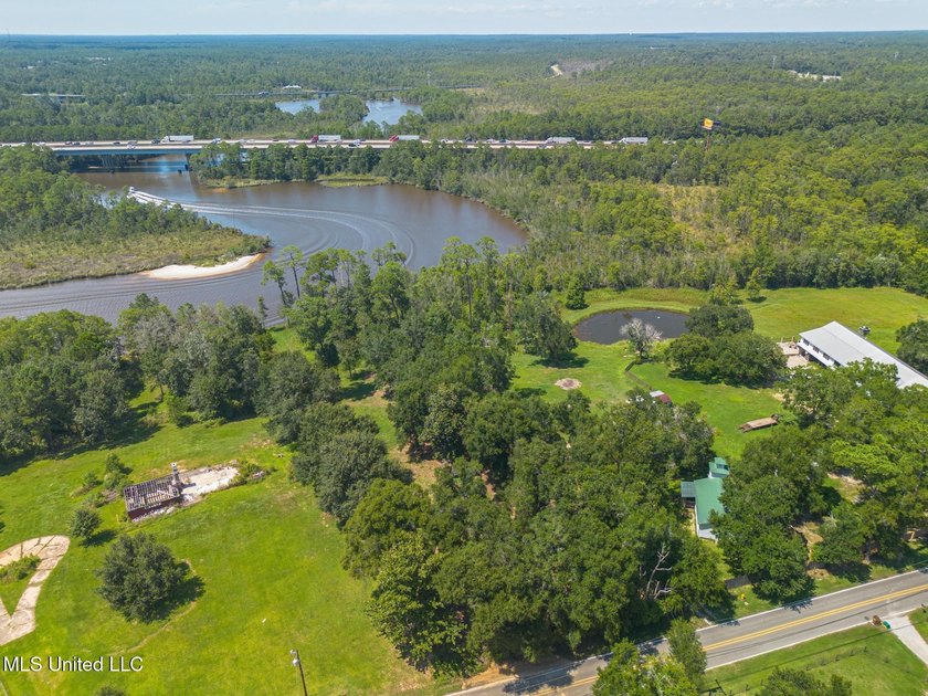 This prime Biloxi River property offers a rare opportunity to - photo 6