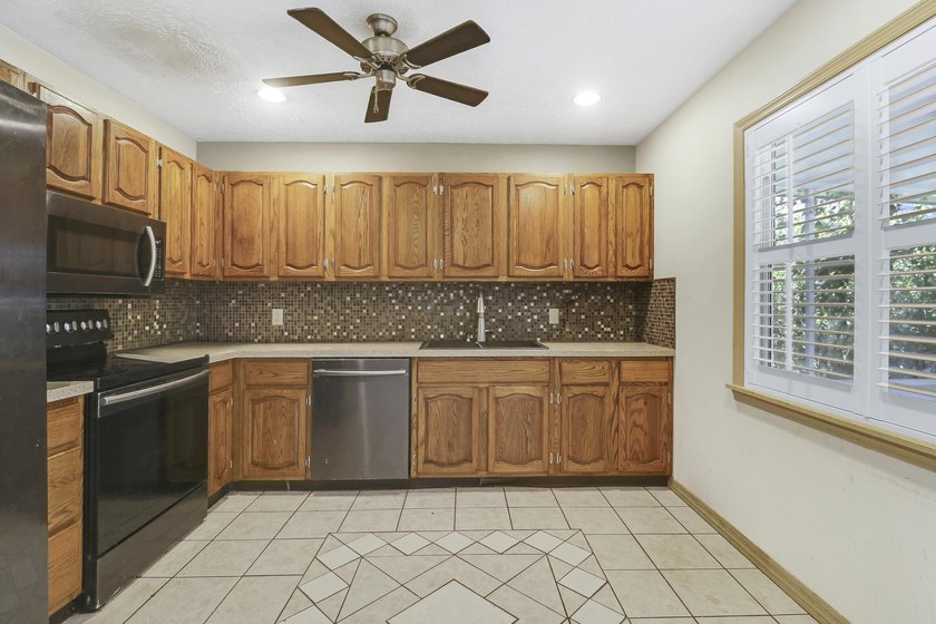 4 bedroom, 2 bath home in the sought-after Indian River Estates - photo 11
