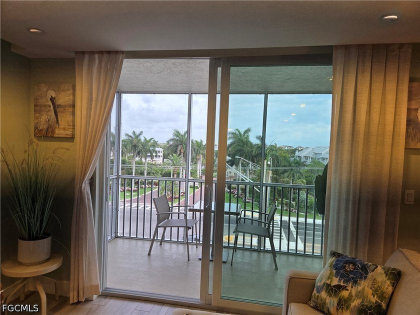 Coastal Paradise Condo - Completely Renovated Beach &amp; Bay - photo 4