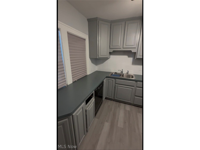 Excellent investment opportunity in the desirable Grovewood - photo 2
