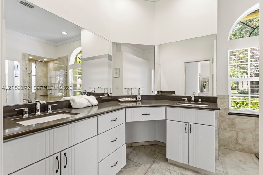 Welcome to paradise! This is an exceptional 3-bedroom, 2-bath - photo 19
