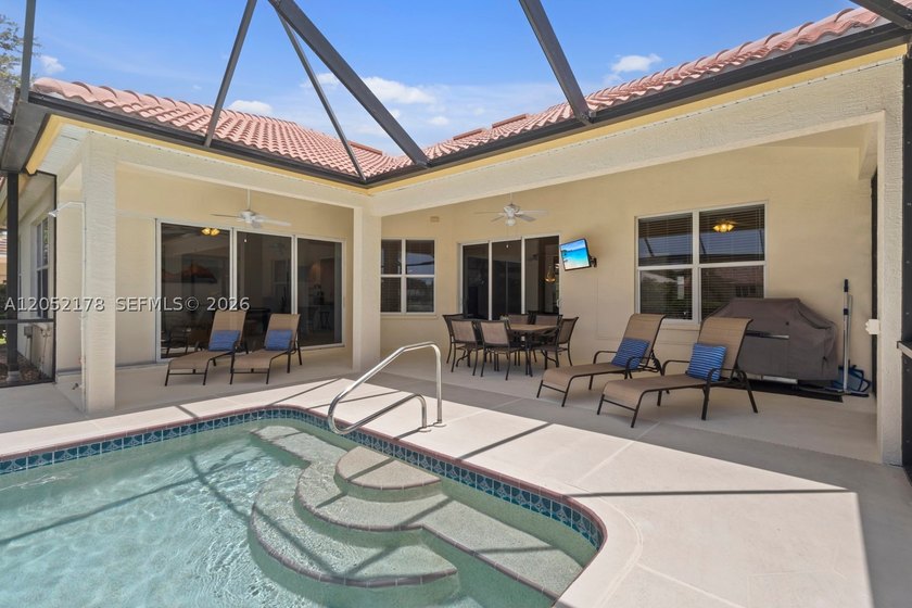 Welcome to paradise! This is an exceptional 3-bedroom, 2-bath - photo 29