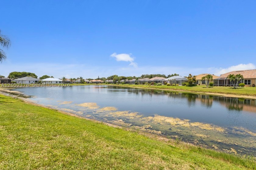 Welcome to paradise! This is an exceptional 3-bedroom, 2-bath - photo 31