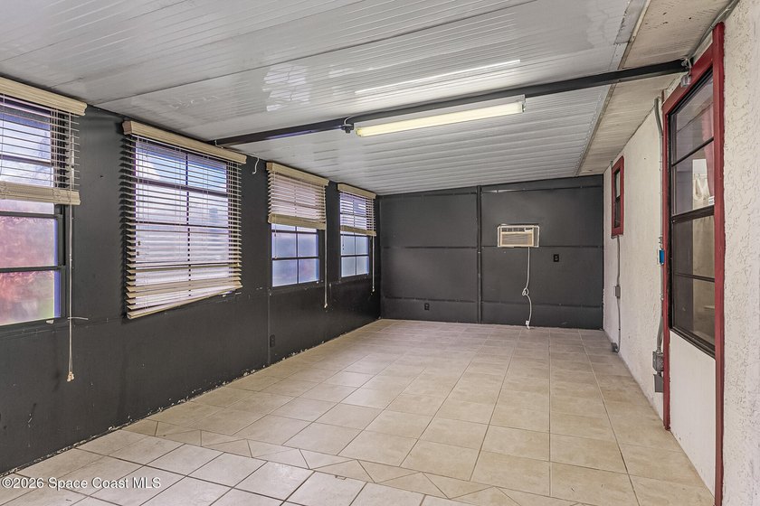 BACK ON MARKET! NEW A/C, WATER HEATER! NEW ELECTRICAL PANEL! - photo 31