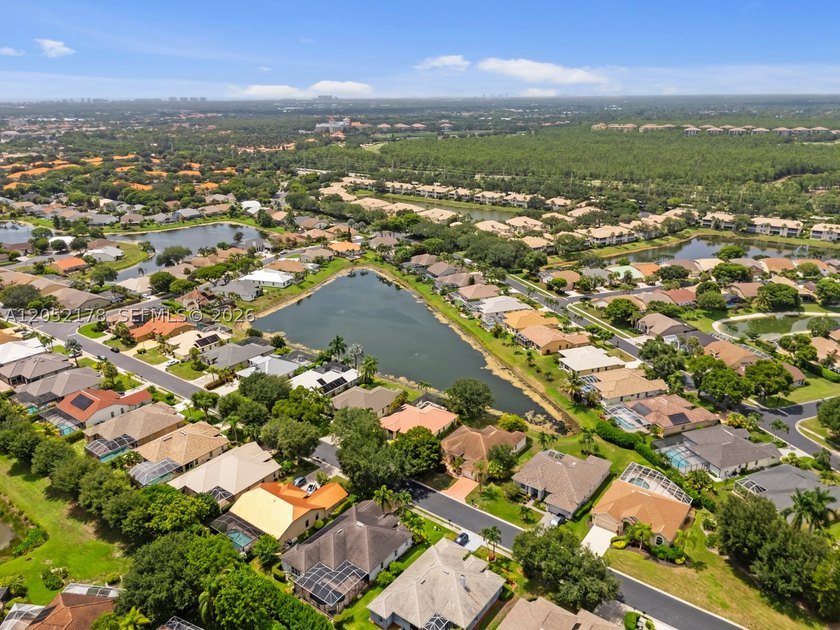 Welcome to paradise! This is an exceptional 3-bedroom, 2-bath - photo 33