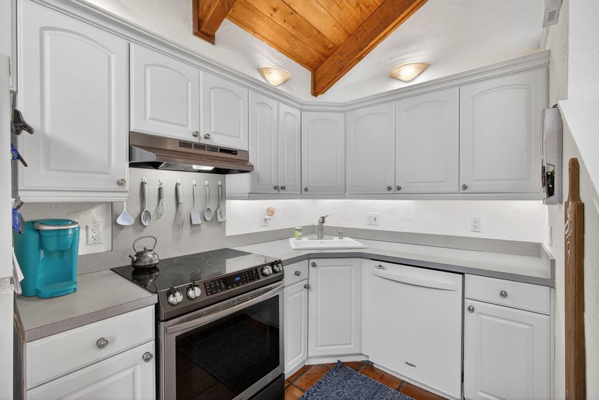 Rare beachside opportunity in Jupiter Ocean &amp; Racquet Club: - photo 12
