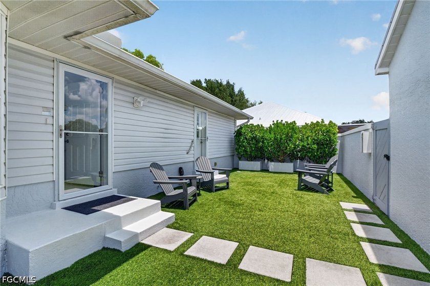 CALLING BOATERS!!!! Waterfront Villa on Navigable Waterway to - photo 3