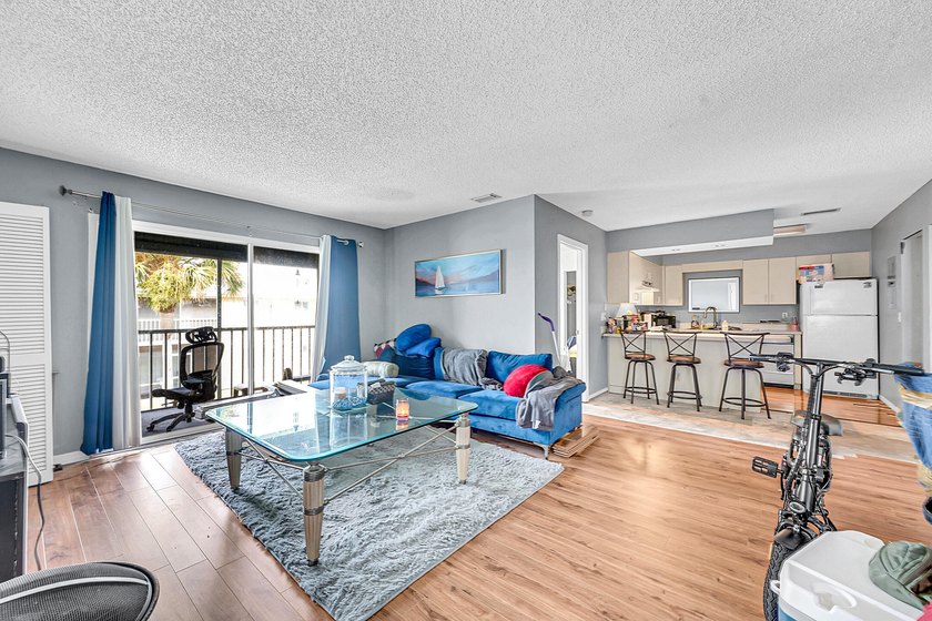 Handyman Special - Bring Your Tool Belt! This 3-bedroom, 2-bath - photo 3