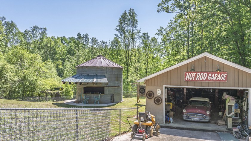 Cozy Country Living on Nearly an Acre - Private &amp; Unique Retreat - photo 35