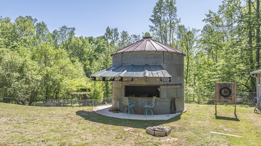 Cozy Country Living on Nearly an Acre - Private &amp; Unique Retreat - photo 37
