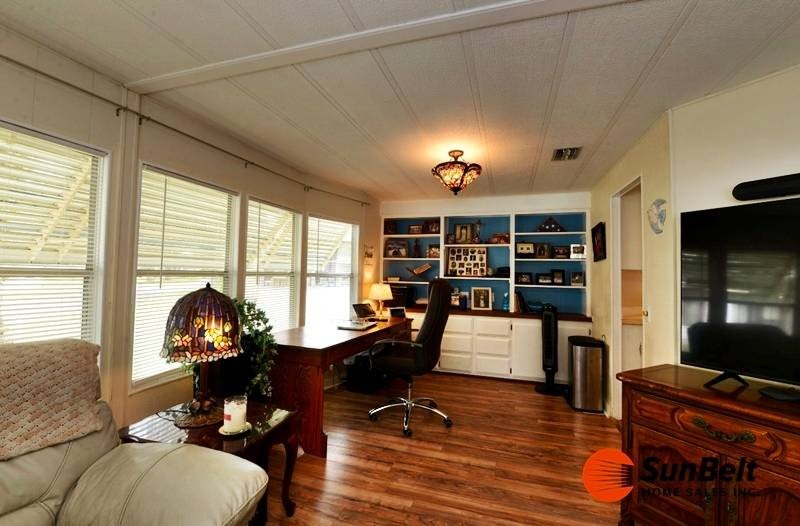 Beautifully Remodeled, Light-Filled Home in Premier 55+ Ocala - photo 14