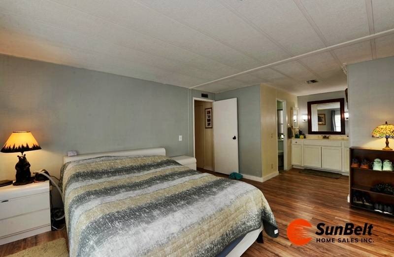 Beautifully Remodeled, Light-Filled Home in Premier 55+ Ocala - photo 17