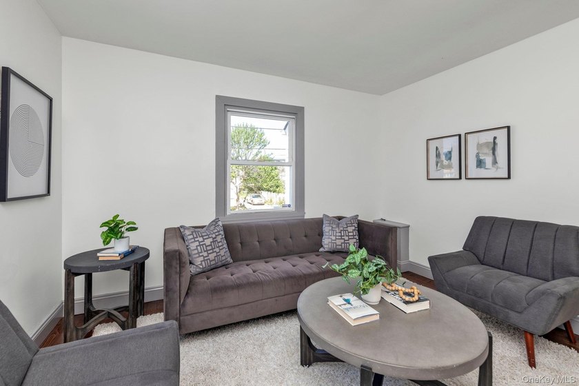 Fully Renovated 5 Bedroom Home In Freeport For $729,000. A Very - photo 4