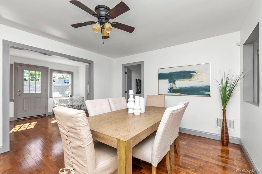 Fully Renovated 5 Bedroom Home In Freeport For $729,000. A Very - photo 6