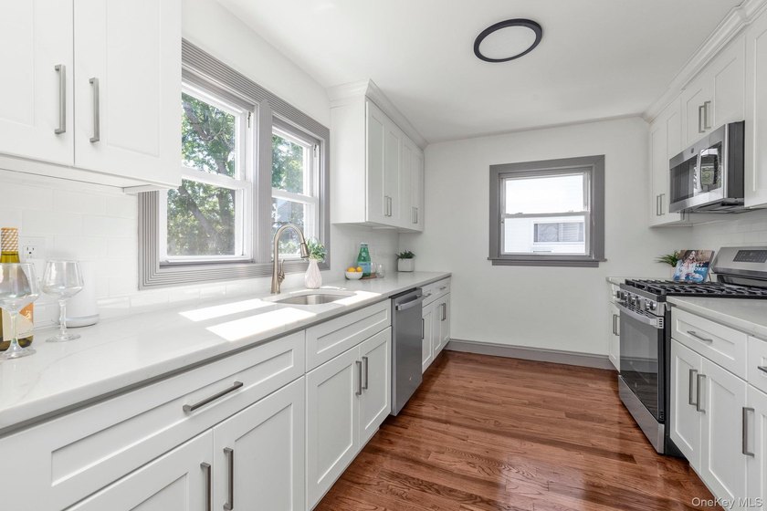 Fully Renovated 5 Bedroom Home In Freeport For $729,000. A Very - photo 10
