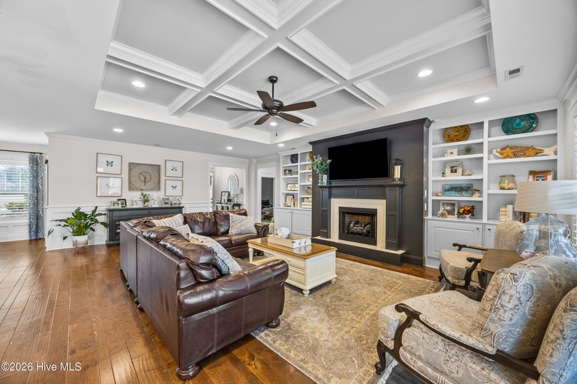 This is the custom home you have been searching for in the - photo 17