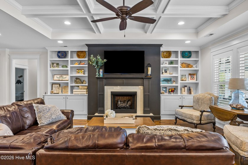 This is the custom home you have been searching for in the - photo 18
