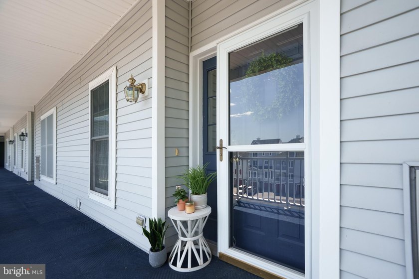 There's no place like home at Tomes Landing. This top-floor - photo 3