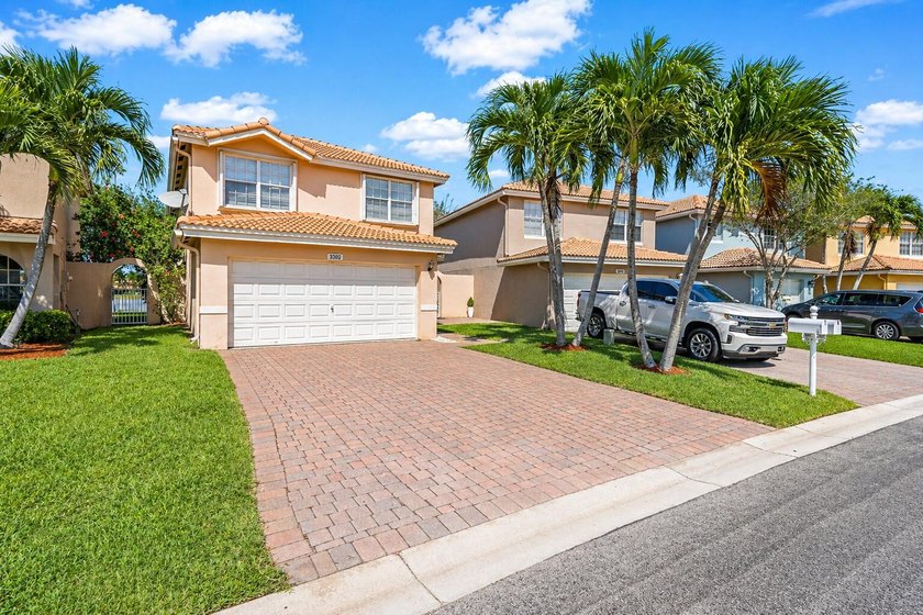 Lakefront 3 bedroom, 2.5 bathroom home located in the gated - photo 2
