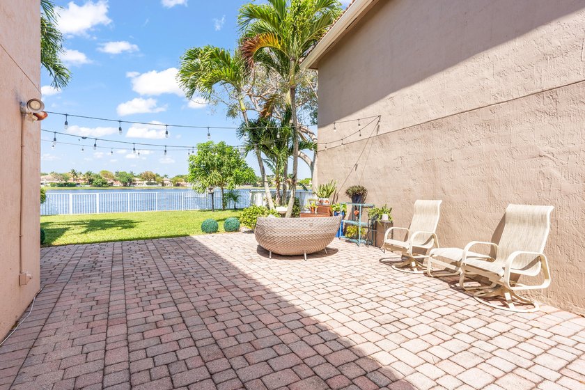 Lakefront 3 bedroom, 2.5 bathroom home located in the gated - photo 8