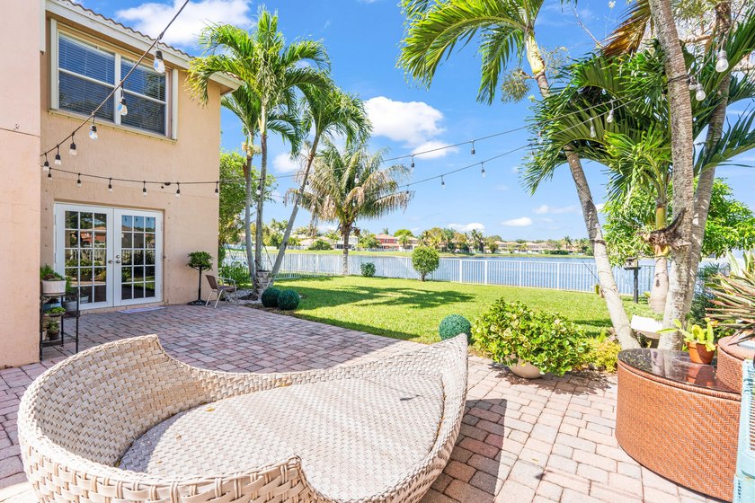 Lakefront 3 bedroom, 2.5 bathroom home located in the gated - photo 9