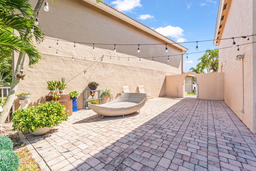 Lakefront 3 bedroom, 2.5 bathroom home located in the gated - photo 10