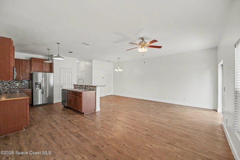Move right into this spacious 3-bedroom, 2.5-bath end-unit - photo 11