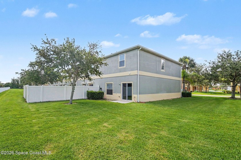 Move right into this spacious 3-bedroom, 2.5-bath end-unit - photo 25