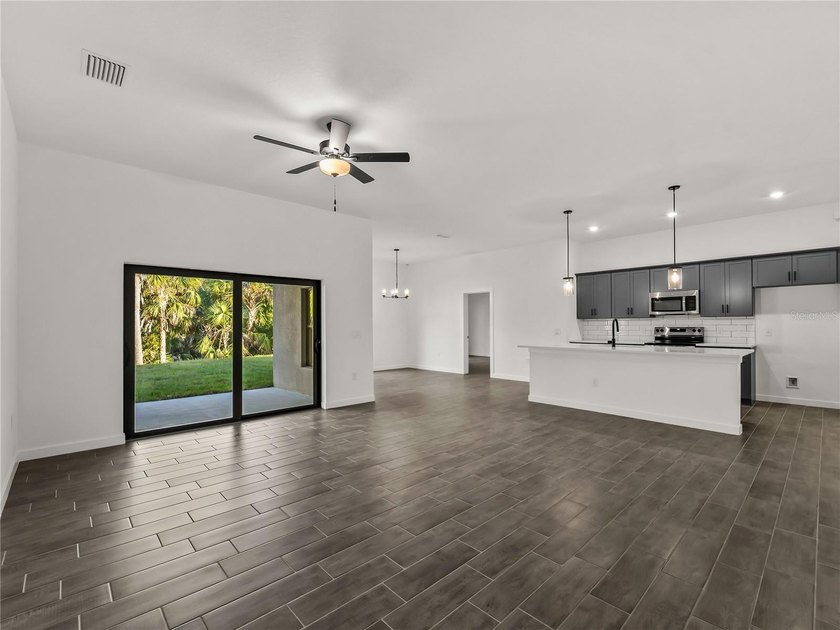 Under contract-accepting backup offers. Tile throughout. Quartz - photo 8