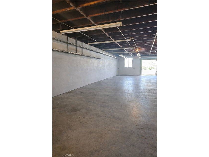 Prime Long Beach owner-user opportunity in a highly desirable - photo 2