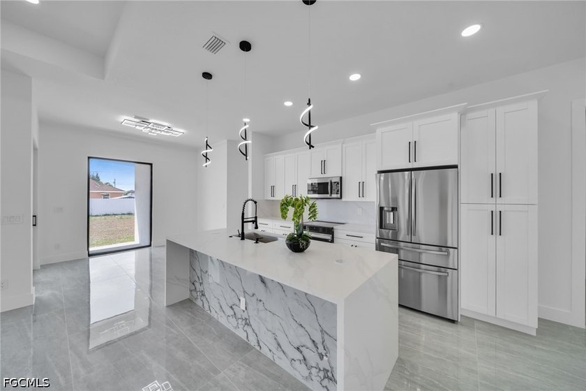 Welcome to the Emerald Model, a stunning brand-new construction - photo 8
