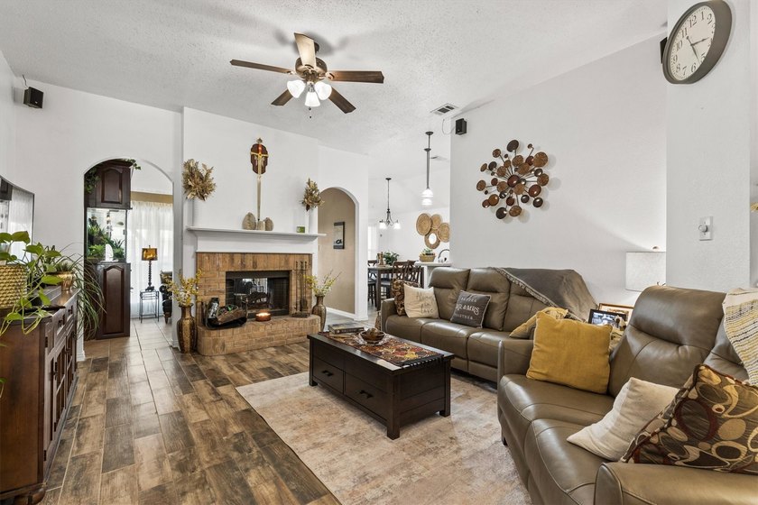 Welcome home to this beautifully maintained single-story home in - photo 2