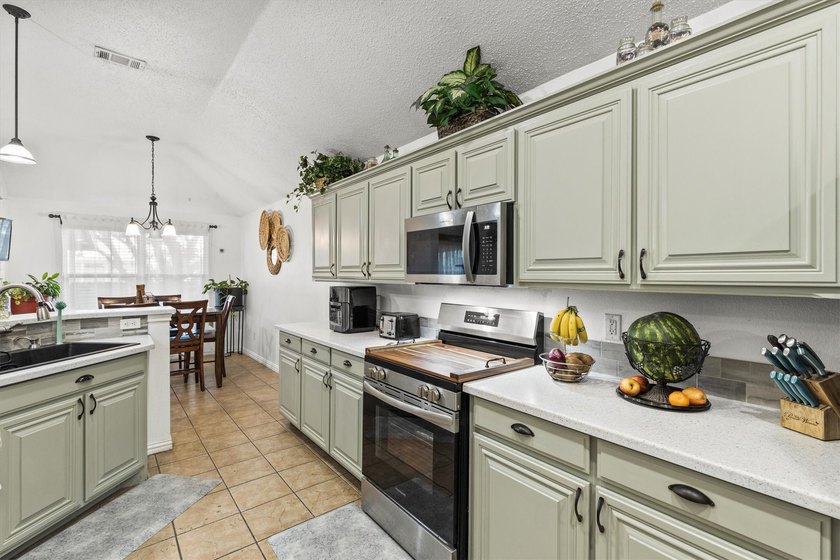Welcome home to this beautifully maintained single-story home in - photo 3