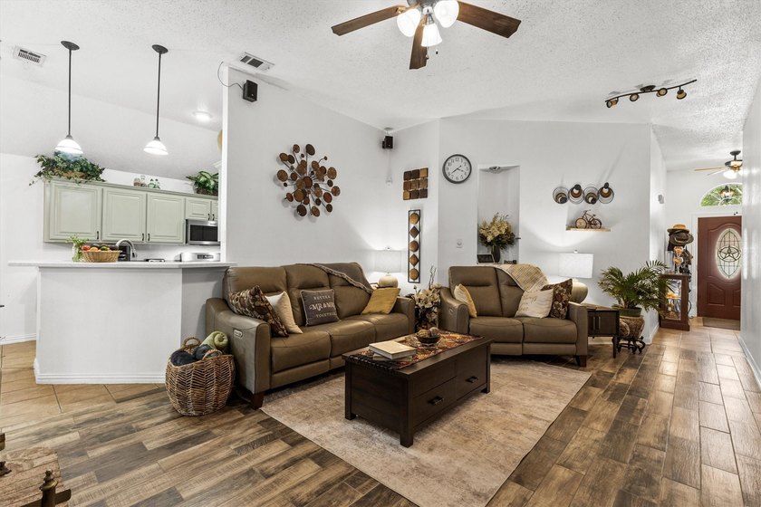 Welcome home to this beautifully maintained single-story home in - photo 7
